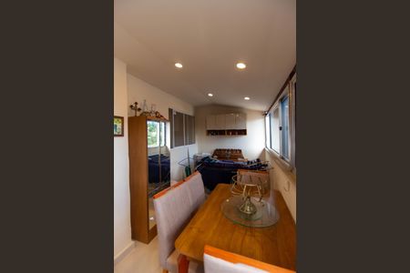 Apartamento à venda com 114m², 4 quartos e 1 vaga Apartamento à venda com 114m², 4 quartos e 1 vagaVaranda