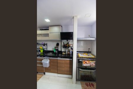 Apartamento à venda com 114m², 4 quartos e 1 vaga Apartamento à venda com 114m², 4 quartos e 1 vagaCozinha e Área de Serviço