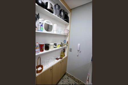 Banheiro de kitnet/studio para alugar com 1 quarto, 27m² em Vila Ré, São Paulo