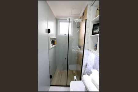Banheiro de kitnet/studio para alugar com 1 quarto, 27m² em Vila Ré, São Paulo