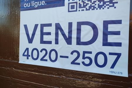 Casa de condomínio à venda com 120m², 2 quartos e 2 vagas Casa de condomínio à venda com 120m², 2 quartos e 2 vagasFachada