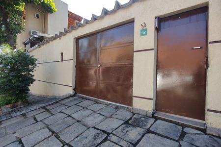 Casa de condomínio à venda com 120m², 2 quartos e 2 vagas Casa de condomínio à venda com 120m², 2 quartos e 2 vagasFachada