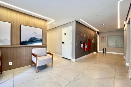Apartamento para alugar com 61m², 2 quartos e 1 vaga Apartamento para alugar com 61m², 2 quartos e 1 vagaHall social