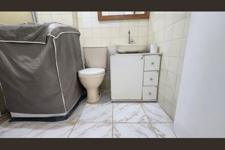 Banheiro  de apartamento para alugar com 1 quarto, 50m² em Brotas, Salvador