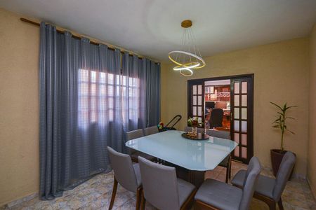 Casa à venda com 340m², 4 quartos e 2 vagas