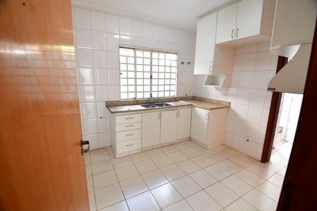 Casa para alugar com 140m², 3 quartos e 2 vagasCozinha