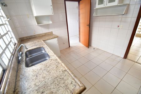 Casa para alugar com 140m², 3 quartos e 2 vagasCozinha