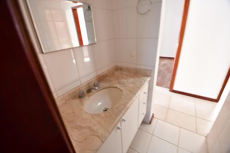Casa para alugar com 140m², 3 quartos e 2 vagasBanheiro Social