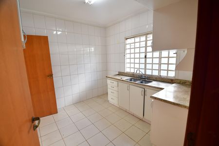 Casa para alugar com 140m², 3 quartos e 2 vagasCozinha