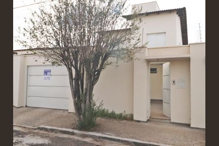 Casa para alugar com 196m², 3 quartos e 2 vagasFachada