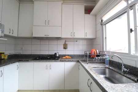 Casa para alugar com 196m², 3 quartos e 2 vagasCozinha