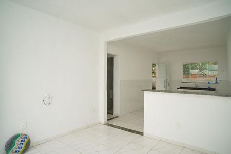Sala de casa de condomínio para alugar com 2 quartos, 58m² em Inoan, Maricá