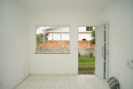 Sala de casa de condomínio para alugar com 2 quartos, 58m² em Inoan, Maricá