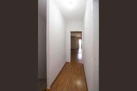 Corredor  de casa para alugar com 3 quartos, 80m² em Jardim Sao Salvador, Taboão da Serra