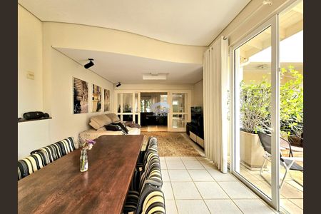 Casa de condomínio à venda com 315m², 4 quartos e 4 vagas