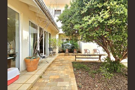 Casa de condomínio à venda com 315m², 4 quartos e 4 vagas