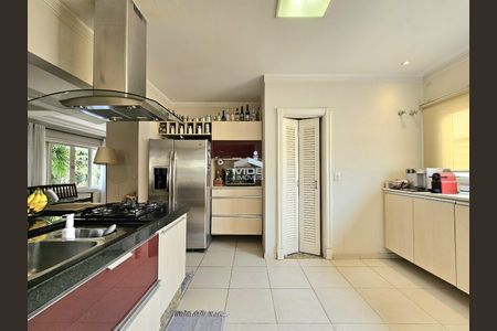 Casa de condomínio à venda com 315m², 4 quartos e 4 vagas