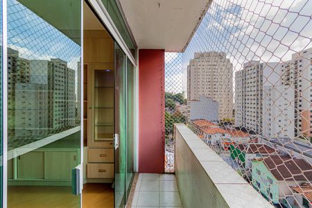 Apartamento à venda com 95m², 3 quartos e 1 vaga Apartamento à venda com 95m², 3 quartos e 1 vagaVaranda