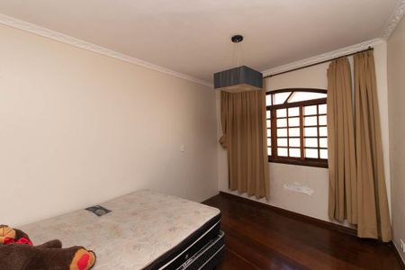 Casa à venda com 800m², 10 quartos e 11 vagas Casa à venda com 800m², 10 quartos e 11 vagasQuarto