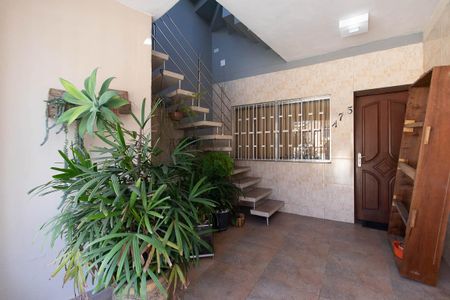 Casa à venda com 800m², 10 quartos e 11 vagas Casa à venda com 800m², 10 quartos e 11 vagasEntrada Casa 2