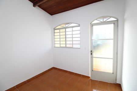 Casa para alugar com 180m², 3 quartos e 2 vagasQuarto Externo
