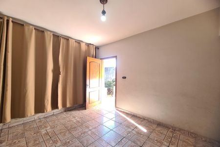 Casa à venda com 160m², 2 quartos e 2 vagas Casa à venda com 160m², 2 quartos e 2 vagasSala