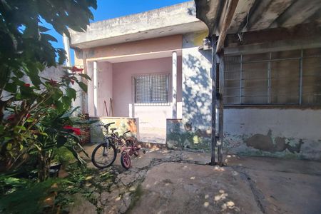 Casa à venda com 160m², 2 quartos e 2 vagas Casa à venda com 160m², 2 quartos e 2 vagasQuintal