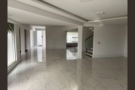 Casa à venda com 514m², 3 quartos e 7 vagas Casa à venda com 514m², 3 quartos e 7 vagasSala