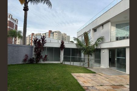 Casa à venda com 514m², 3 quartos e 7 vagas Casa à venda com 514m², 3 quartos e 7 vagasÁrea externa