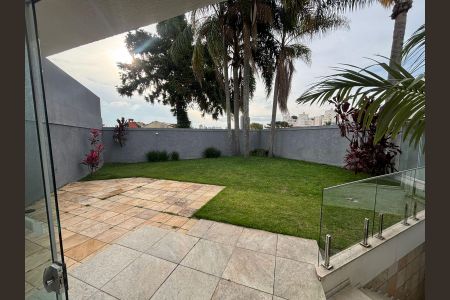 Casa à venda com 514m², 3 quartos e 7 vagas Casa à venda com 514m², 3 quartos e 7 vagasÁrea externa
