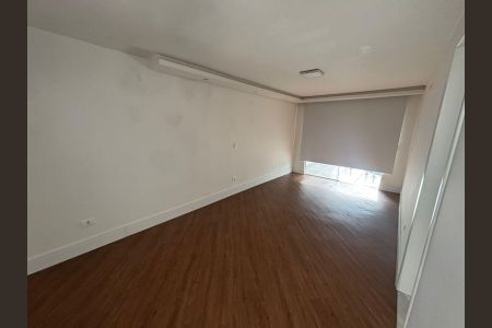 Casa à venda com 514m², 3 quartos e 7 vagas Casa à venda com 514m², 3 quartos e 7 vagasSuíte