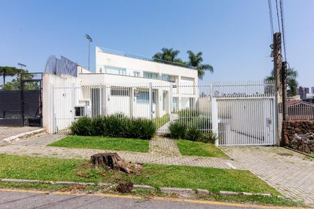 Casa à venda com 514m², 3 quartos e 7 vagas Casa à venda com 514m², 3 quartos e 7 vagasFachada