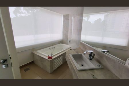 Casa à venda com 514m², 3 quartos e 7 vagas Casa à venda com 514m², 3 quartos e 7 vagasBanheiro da Suíte