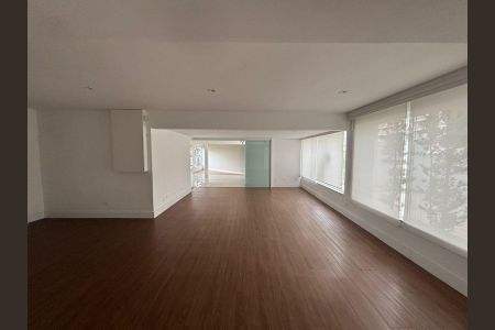 Casa à venda com 514m², 3 quartos e 7 vagas Casa à venda com 514m², 3 quartos e 7 vagasSala