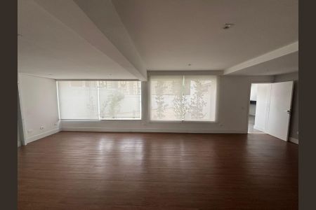Casa à venda com 514m², 3 quartos e 7 vagas Casa à venda com 514m², 3 quartos e 7 vagasSala
