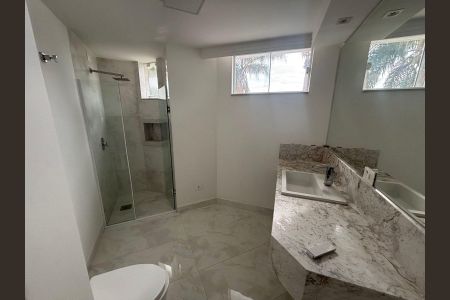 Casa à venda com 514m², 3 quartos e 7 vagas Casa à venda com 514m², 3 quartos e 7 vagasBanheiro
