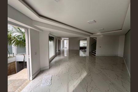 Casa à venda com 514m², 3 quartos e 7 vagas Casa à venda com 514m², 3 quartos e 7 vagasSala