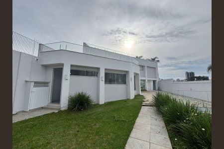 Casa à venda com 514m², 3 quartos e 7 vagas Casa à venda com 514m², 3 quartos e 7 vagasÁrea externa