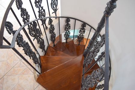 Apartamento à venda com 115m², 2 quartos e 2 vagas Apartamento à venda com 115m², 2 quartos e 2 vagasEscada
