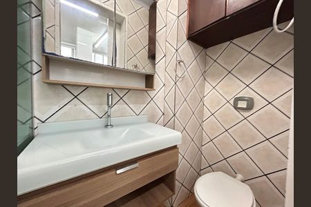 Apartamento para alugar com 94m², 3 quartos e 1 vaga Apartamento para alugar com 94m², 3 quartos e 1 vagaBanheiro da área de serviço