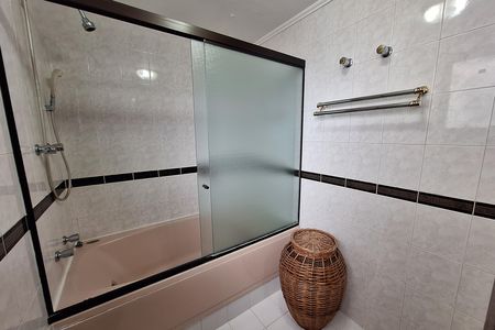 Apartamento para alugar com 155m², 3 quartos e 3 vagas Apartamento para alugar com 155m², 3 quartos e 3 vagasBanheiro da Suíte