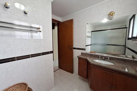 Apartamento para alugar com 155m², 3 quartos e 3 vagas Apartamento para alugar com 155m², 3 quartos e 3 vagasBanheiro da Suíte