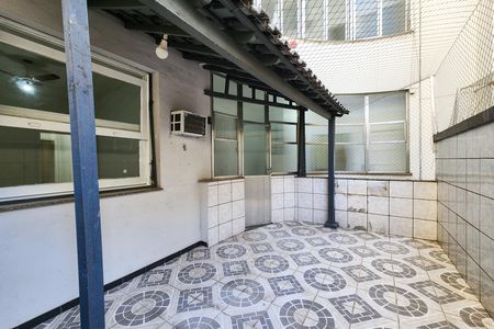 Apartamento para alugar com 83m², 2 quartos e sem vagaÁrea 