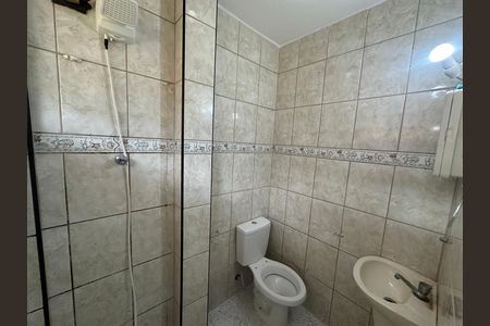 Banheiro de apartamento para alugar com 1 quarto, 30m² em Morro dos Barbosas, São Vicente