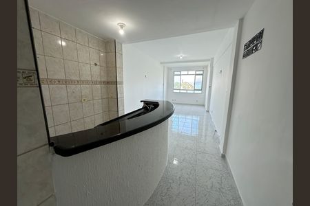 Cozinha de apartamento para alugar com 1 quarto, 30m² em Morro dos Barbosas, São Vicente