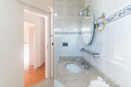 Apartamento para alugar com 70m², 2 quartos e 2 vagas Apartamento para alugar com 70m², 2 quartos e 2 vagasBanheiro