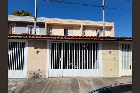 Fachada de casa à venda com 2 quartos, 72m² em Parque Guarani, São Paulo