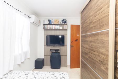 Quarto 2 de casa à venda com 2 quartos, 72m² em Parque Guarani, São Paulo