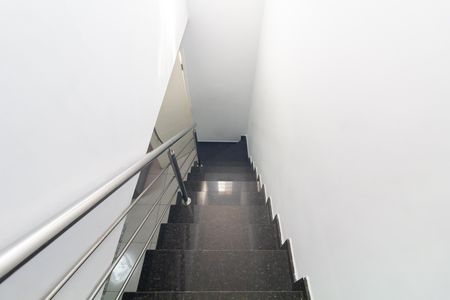 Escada de casa à venda com 2 quartos, 72m² em Parque Guarani, São Paulo