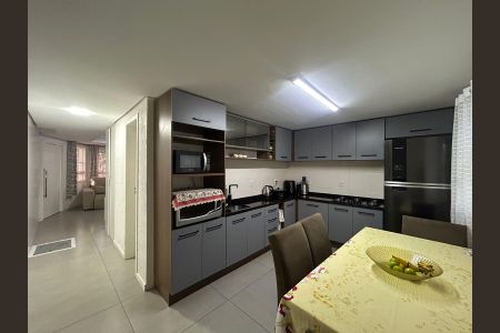 Cozinha de casa à venda com 4 quartos, 170m² em Harmonia, Canoas